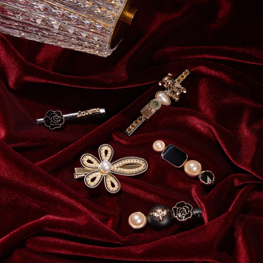 Elegant Gold and Pearl Brooch Set